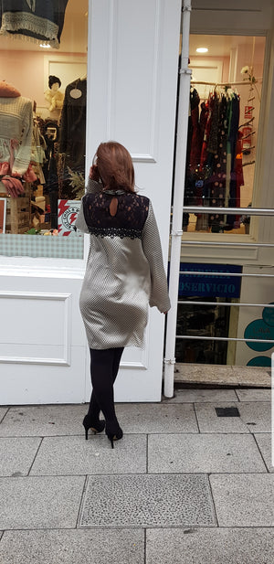 Vestido de raso de florecitas y blonda Nekane - Cloe Boutique