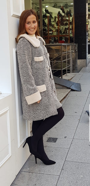 Abrigo de corte chanel y cuello de peluche Nekane - Cloe Boutique